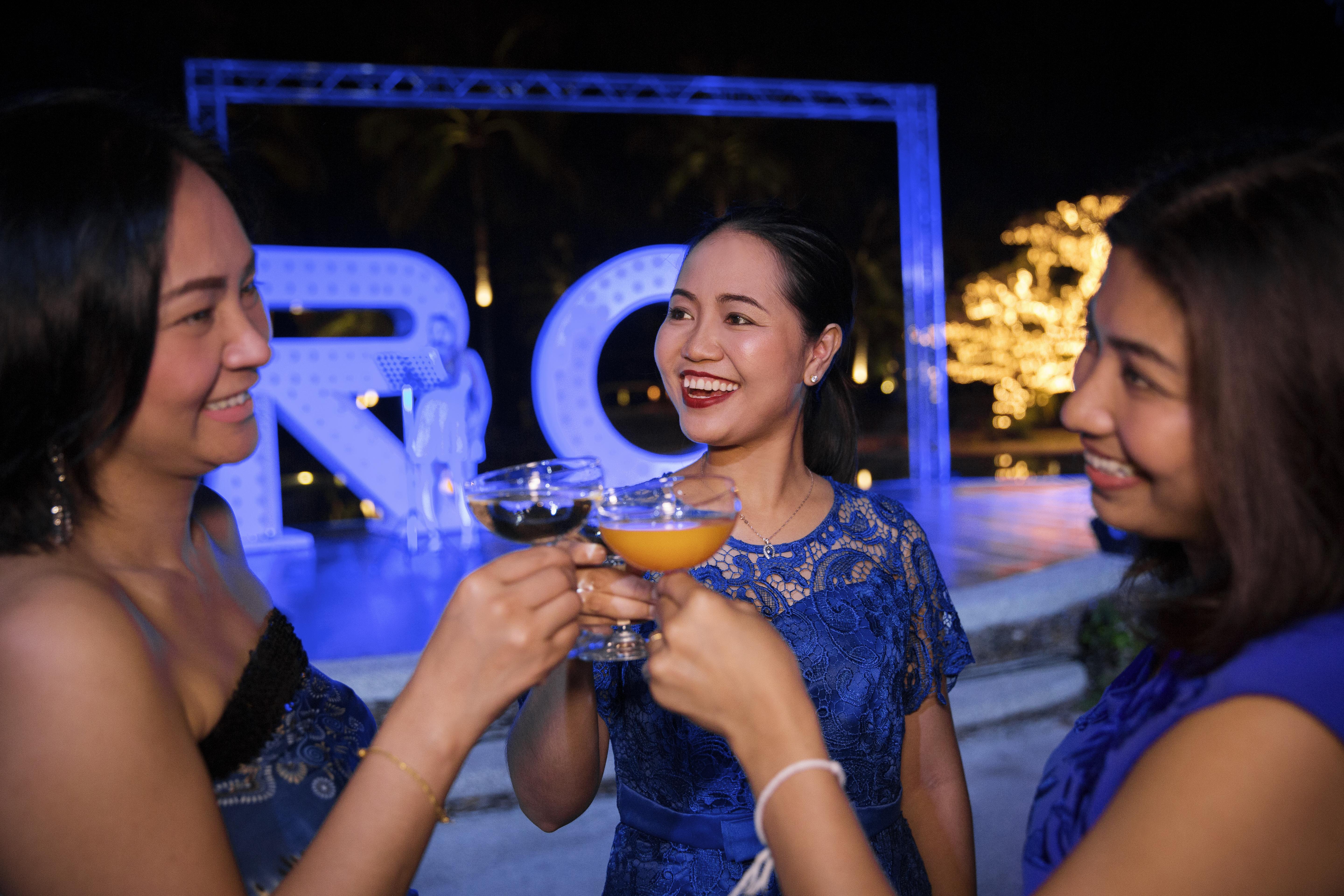 Hotel Robinson Khao Lak Esterno foto